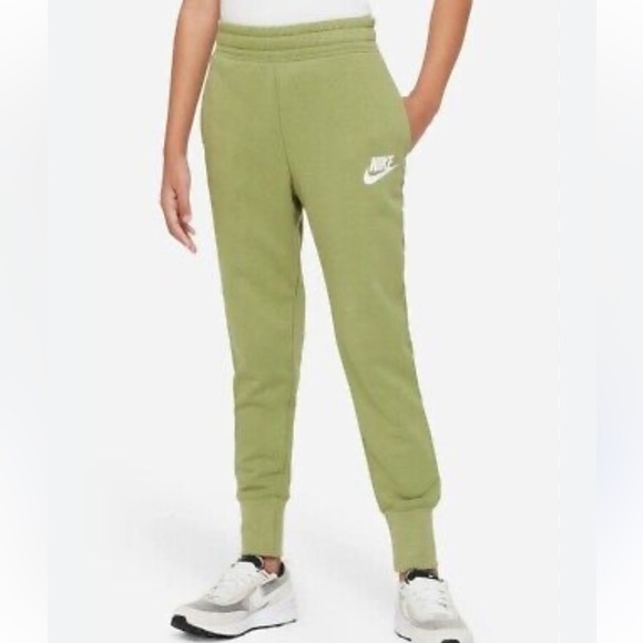 Nike NWT Sportswear Club Slim Fit Terry Jogger Green Sz M - Picture 1 of 9